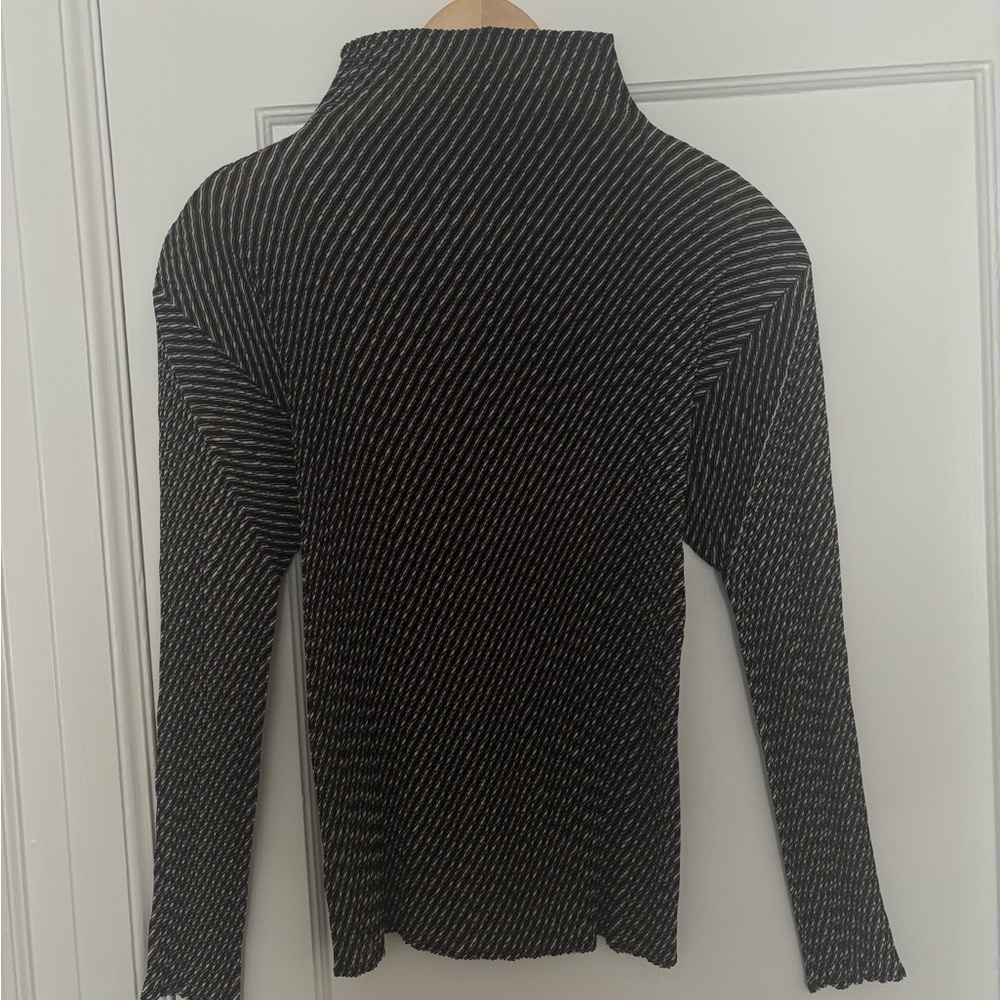 Issey Miyake Monochrome Textured Top